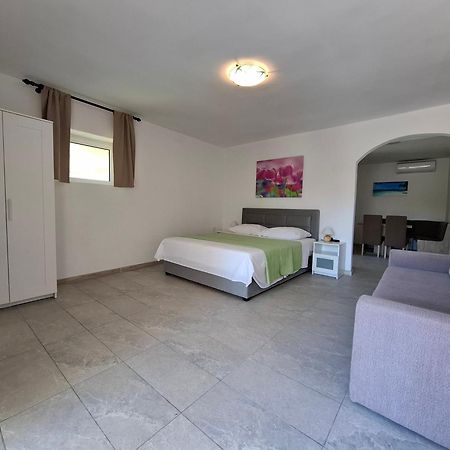 Apartments & Rooms Mila Banjol Exterior photo
