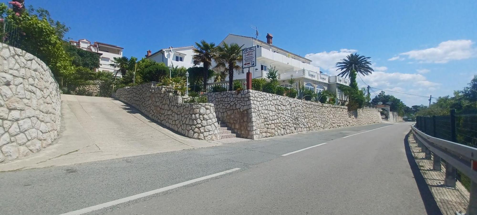 Apartments & Rooms Mila Banjol Exterior photo