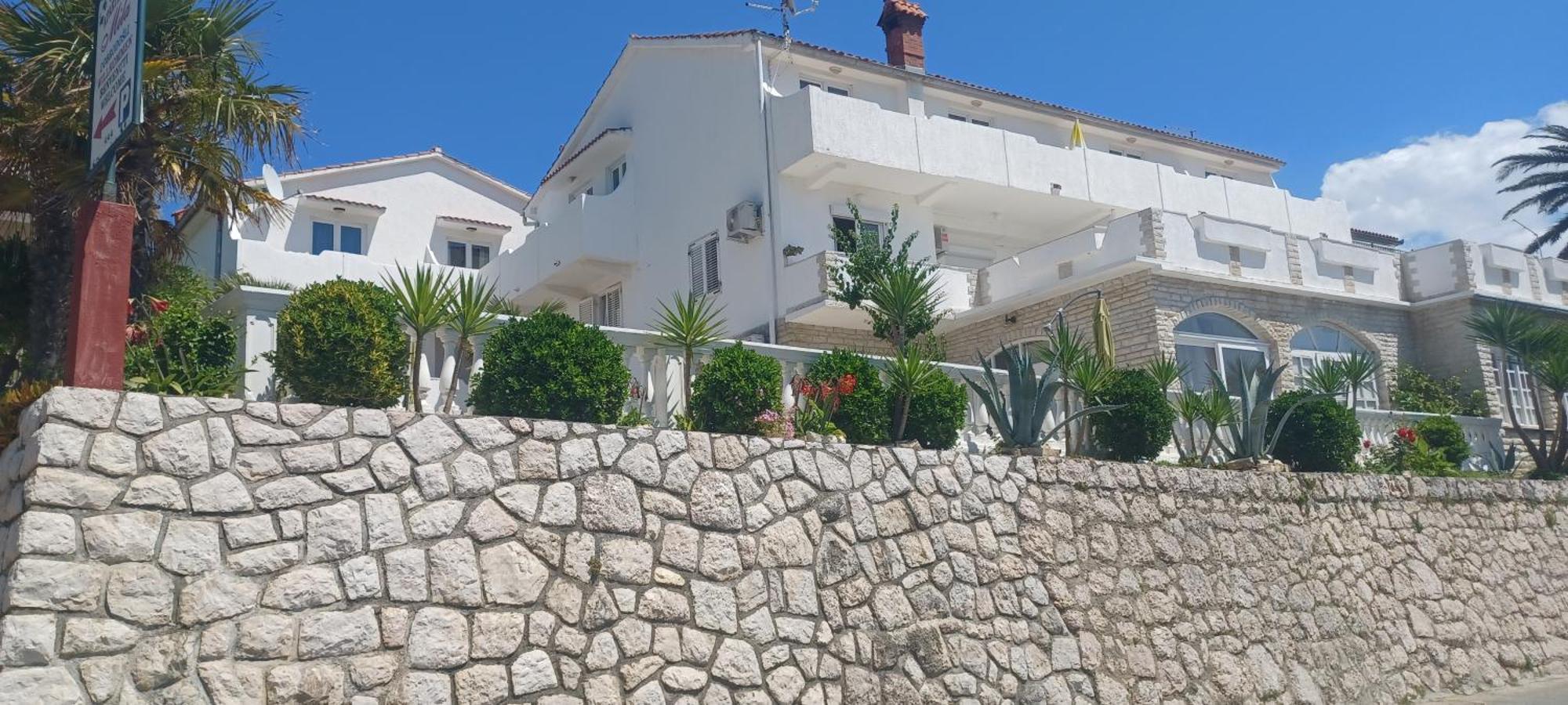 Apartments & Rooms Mila Banjol Exterior photo